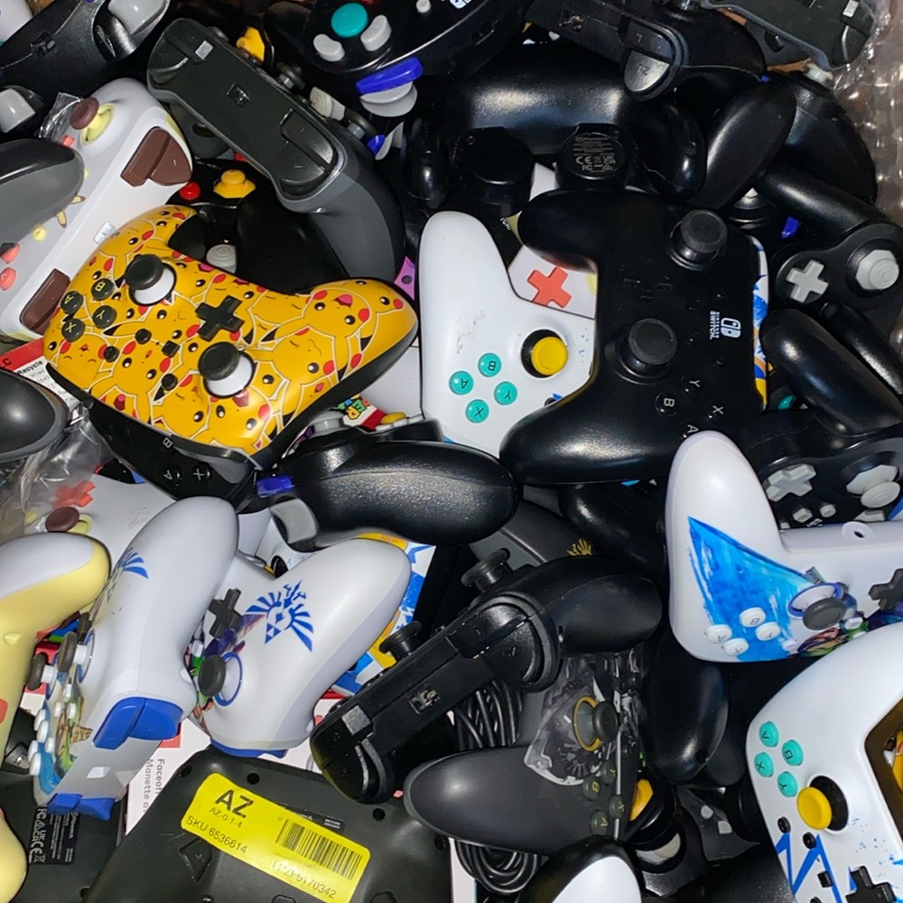 NINTENDO SWITCH WIRED CONTROLLERS